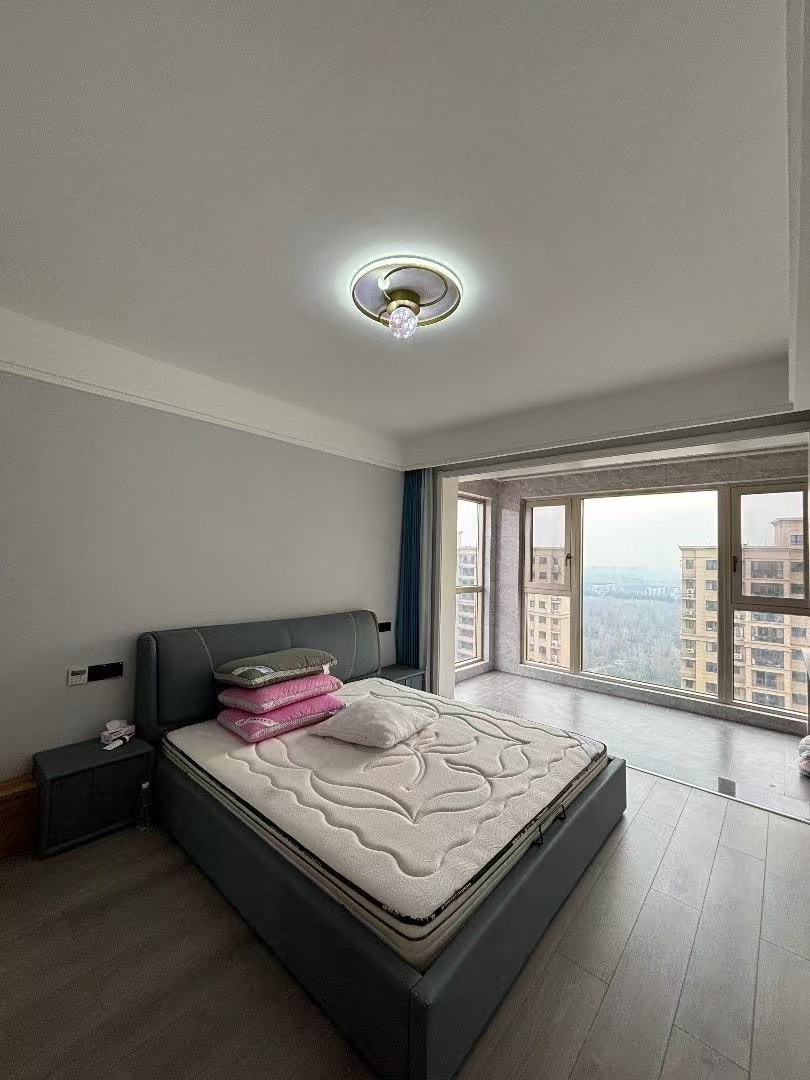 新二中二小旁，沔阳清华园，精装大三房两卫，可拎包人住！单价5字头，老证