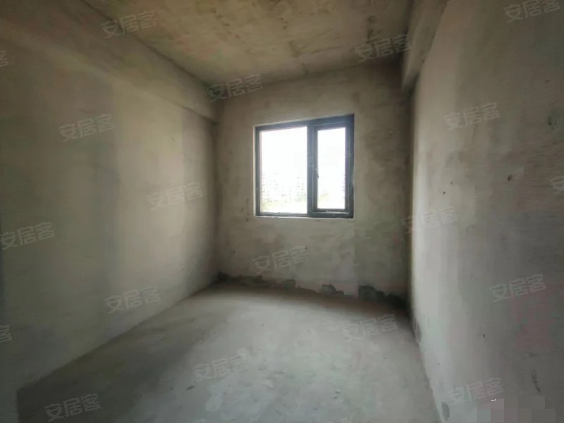 城南，蓝天白云，单价5300+，纯边户，证满两年，捡漏