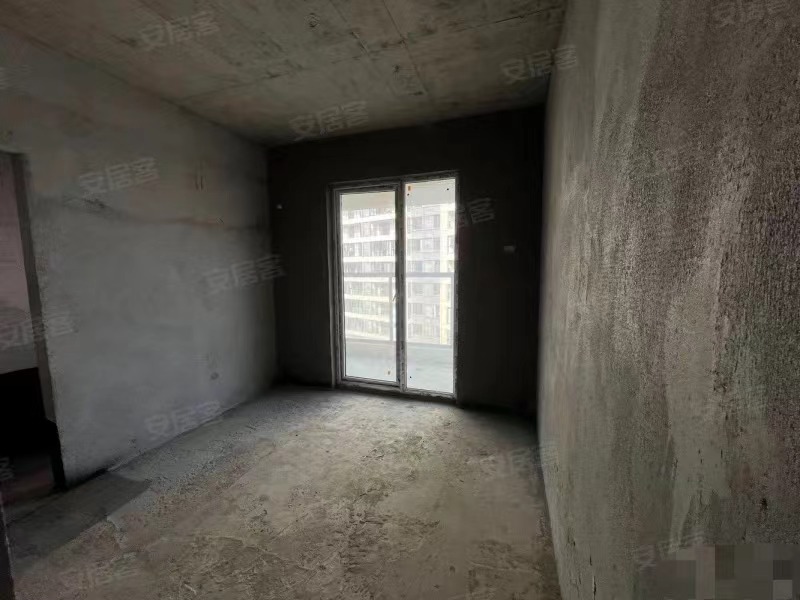 降价了，蓝天花园，1梯1户洋房，东边户，客厅6米挑高，带两个地下车位，无过户费