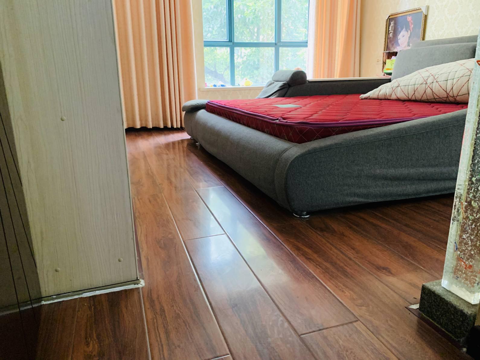 新城一号精装三房，120平，92万，满2