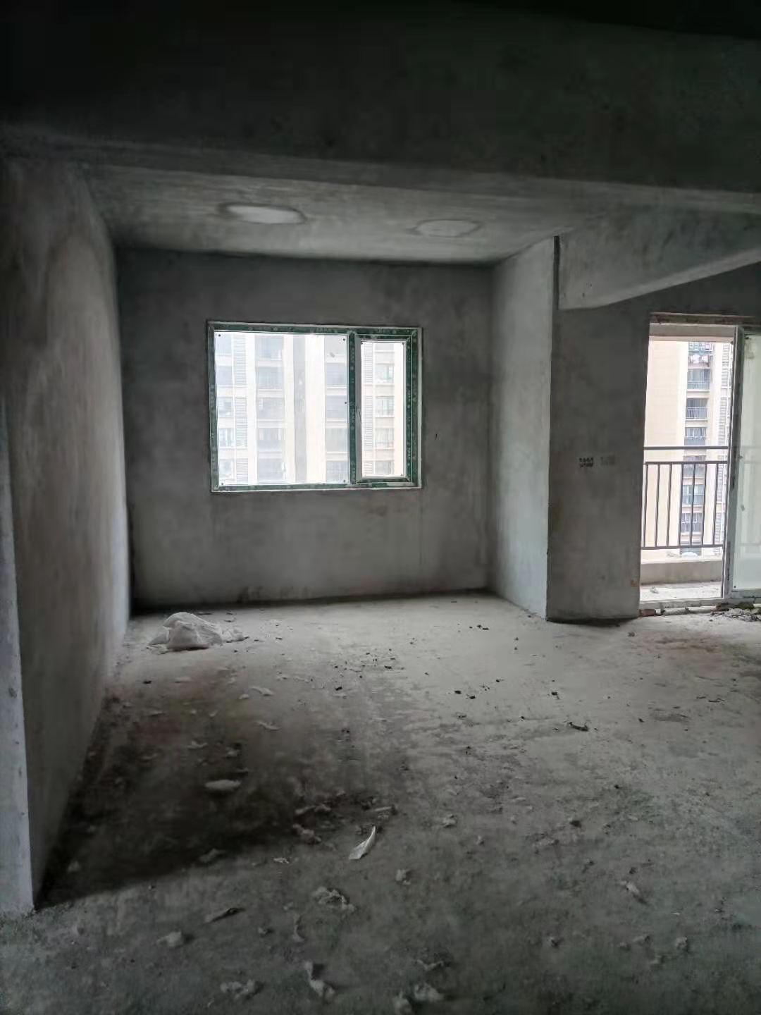 元泰未来城：新三中旁泰未来城毛坯大三房，中间楼层，税都交了，还有20万贷款