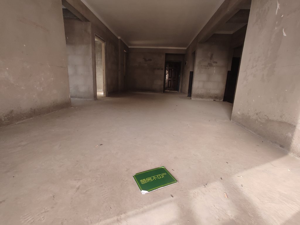 森林国际.毛坯三房.中间楼层.看房方便