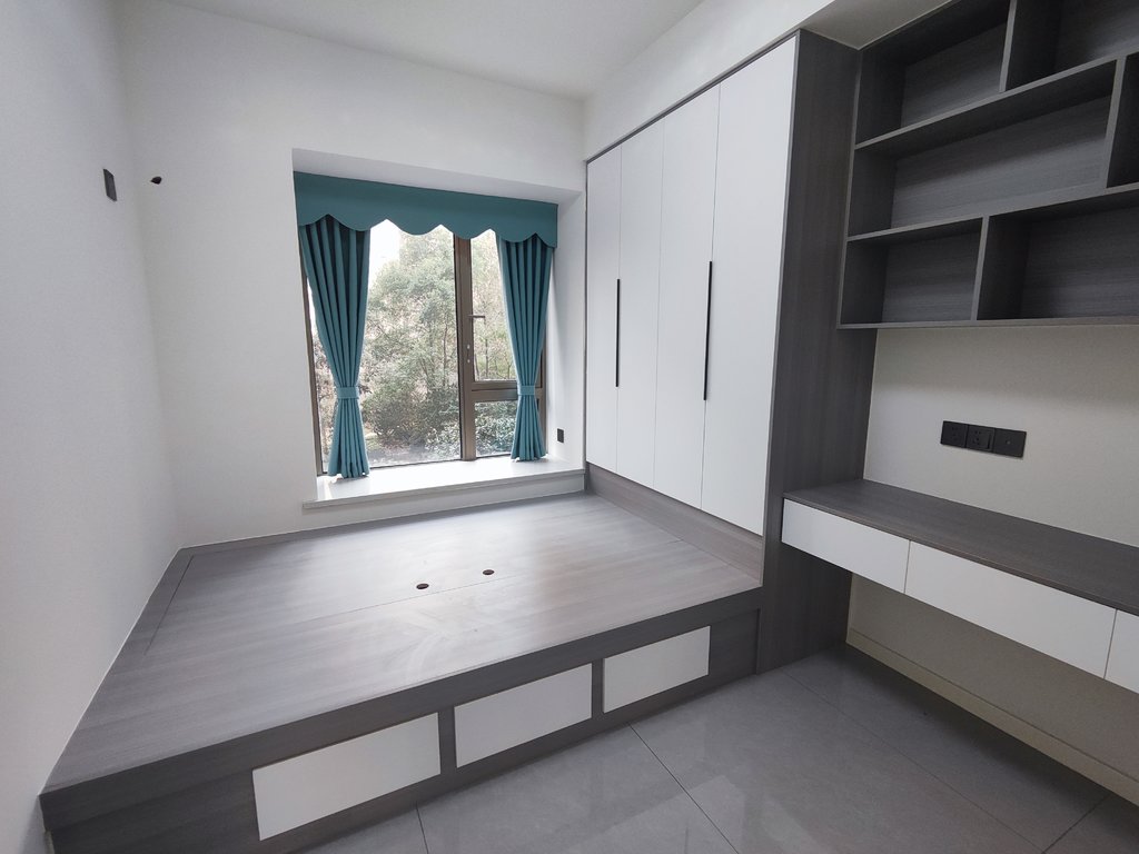 锦绣江山.全新精装三房.南北通透.看房方便