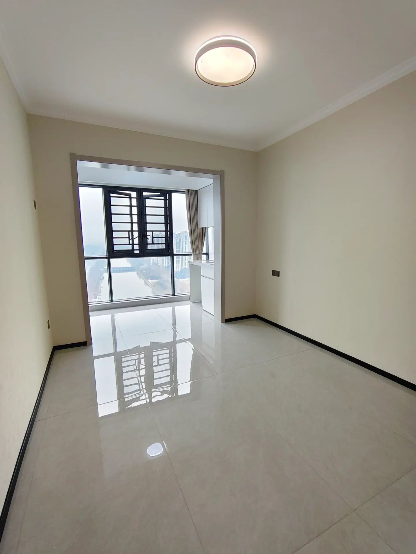 城南，元泰C区，精装三房，好楼层21楼，满五，诚心出售