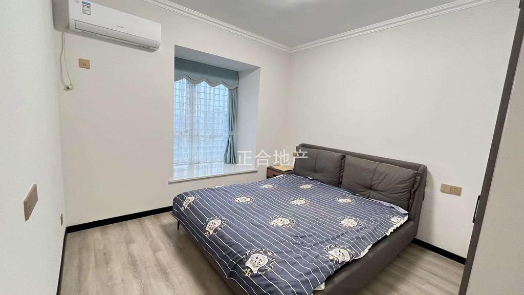 急售，森林国际，湖景房，精装三房两厅，9.9成新，基本未住，证满二，视野好