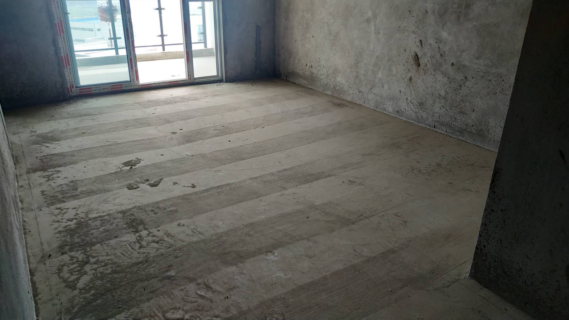 银湖城毛坯大3房，南北双阳台，小高层，支持按揭