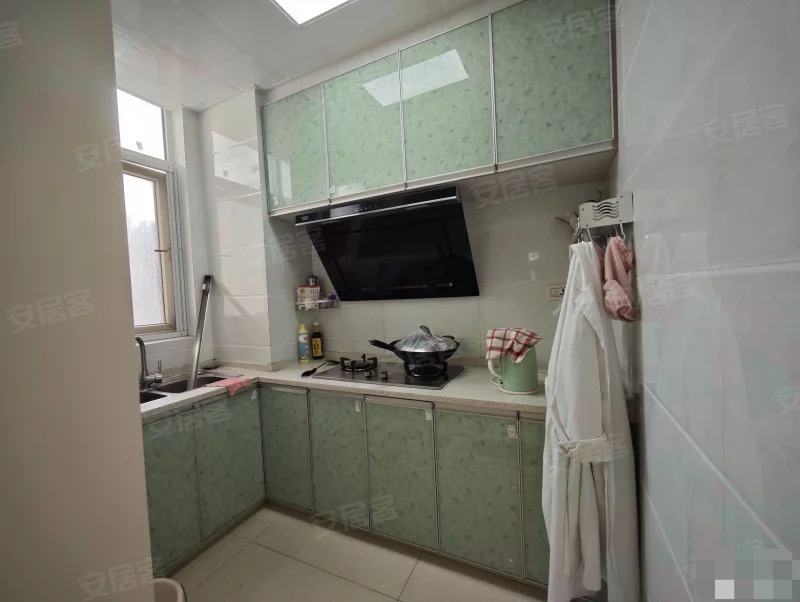 急售，阳光田园国际，精装三房，中间好楼层13楼，南北通透