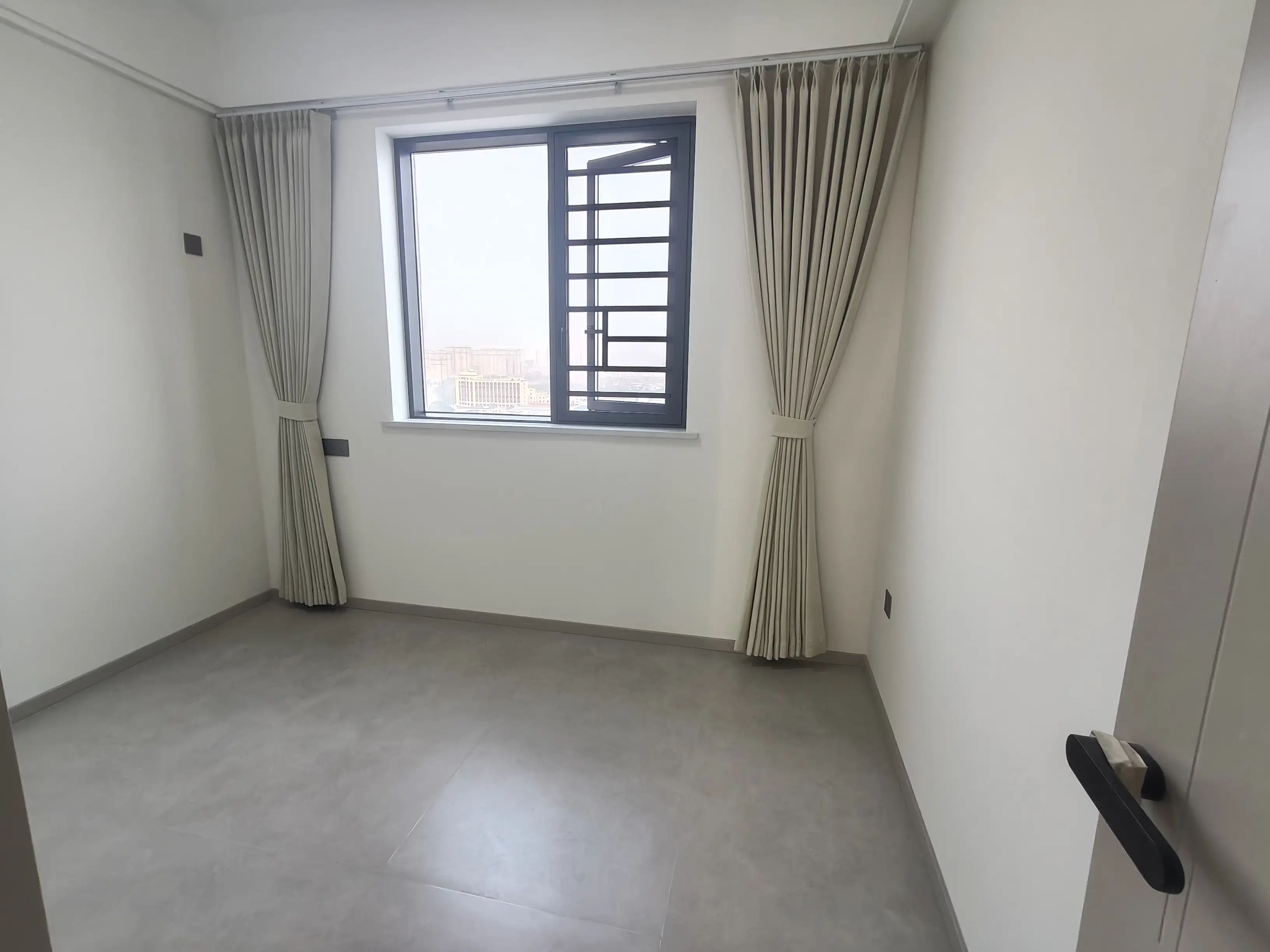 城南，南城郡，精装三房两卫，意式风，电梯好楼层，证满二