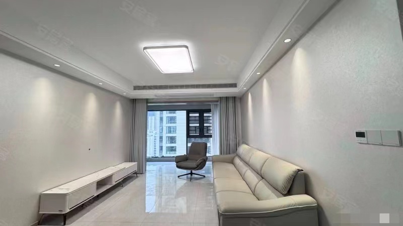 262，蓝天花园 ，亏本20万精装三房，全新装修可看公园，边户双阳台 ，9.9成新， 一梯一户 ，好楼层