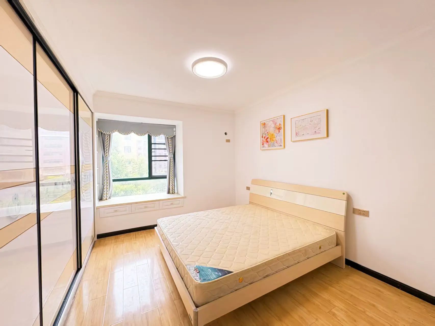 亏本，诚心出售，新城壹号五期，精装三房，南北通透，证满二