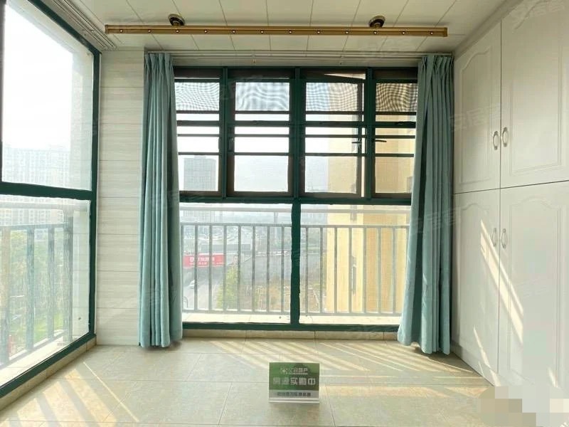 ？捡漏，新城一号四期，精装3房2卫，双阳台，边户，电梯好楼层，9成新，