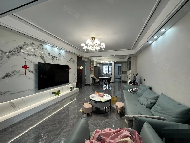 御湖世家， 精装三房两卫 ，单价5800 ，带个车位， 满2 ，全屋中央空调 ，家电家具全送，好楼层