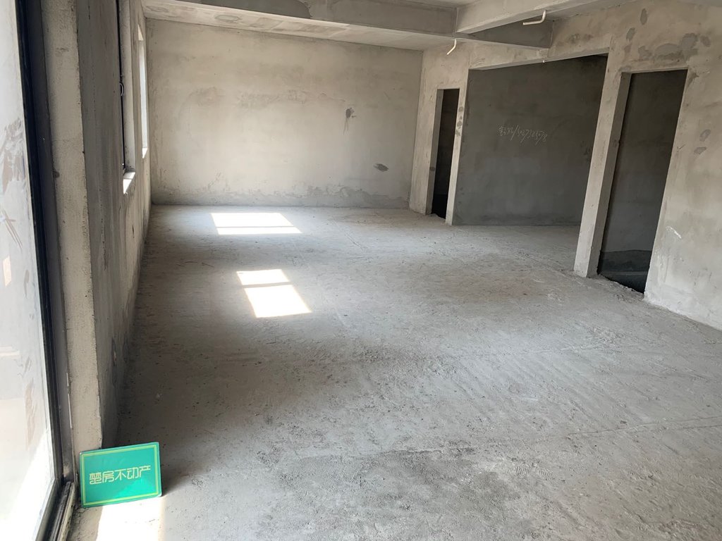 荣怀极地世家 毛坯大三房 中间楼层 房东诚意出售