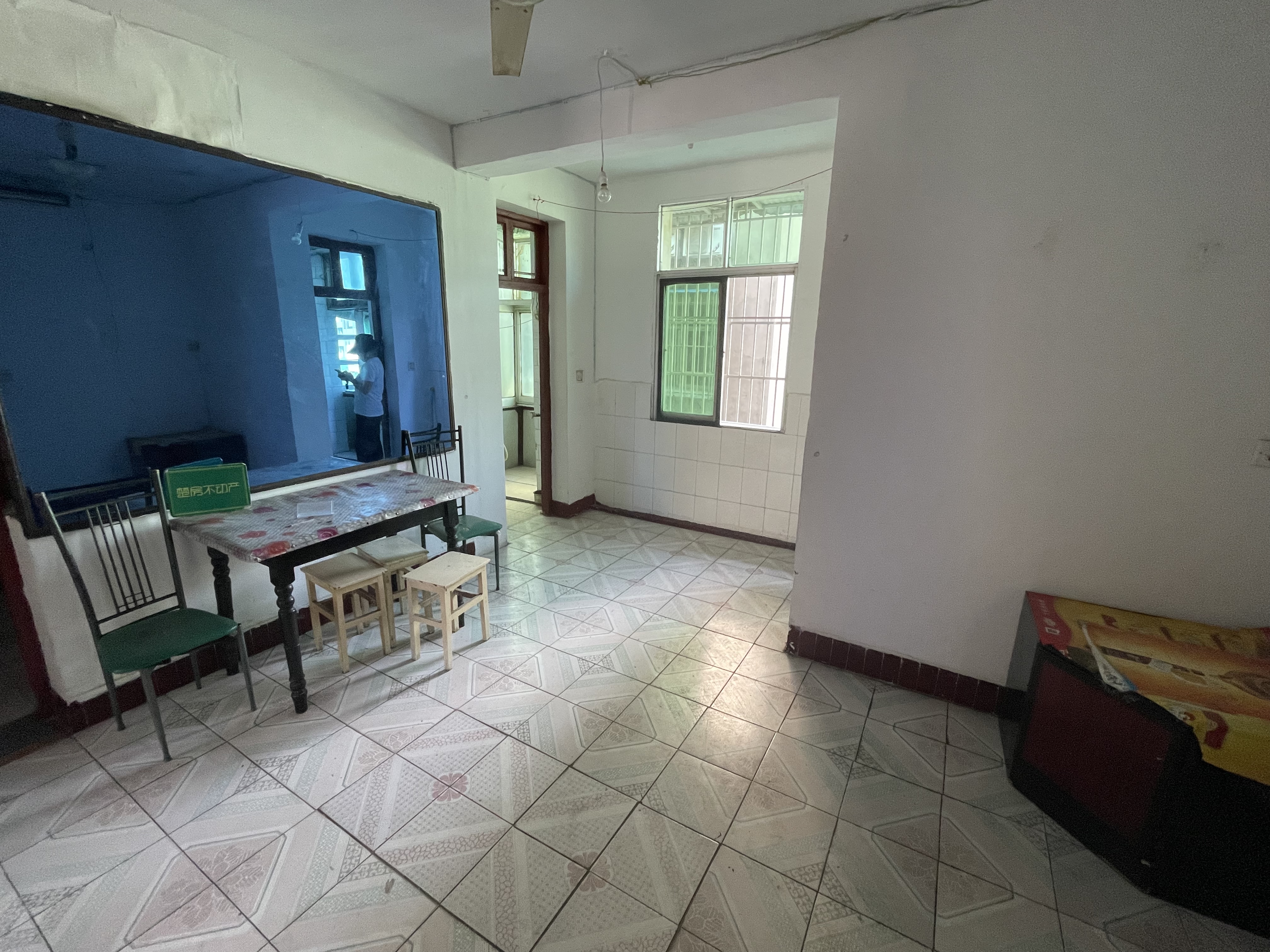 新华印务宿舍  老三中正对面  步梯好楼层   学 区房  养老陪读很方便