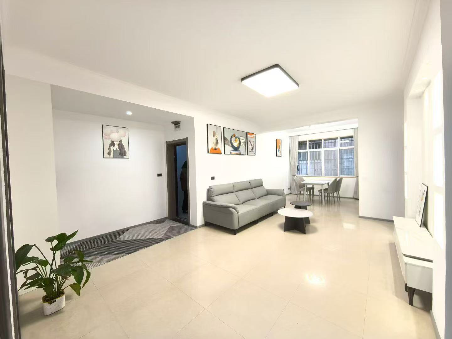 急售，有证！步行街3楼，精装3房2卫，还带地下室15平