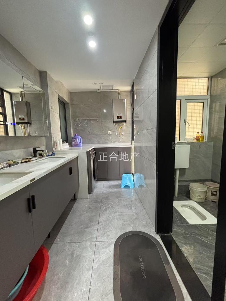 降价了，沔街头上，润泽天下，9.9成新，精装3房2卫，拎包即住。满二，好楼层