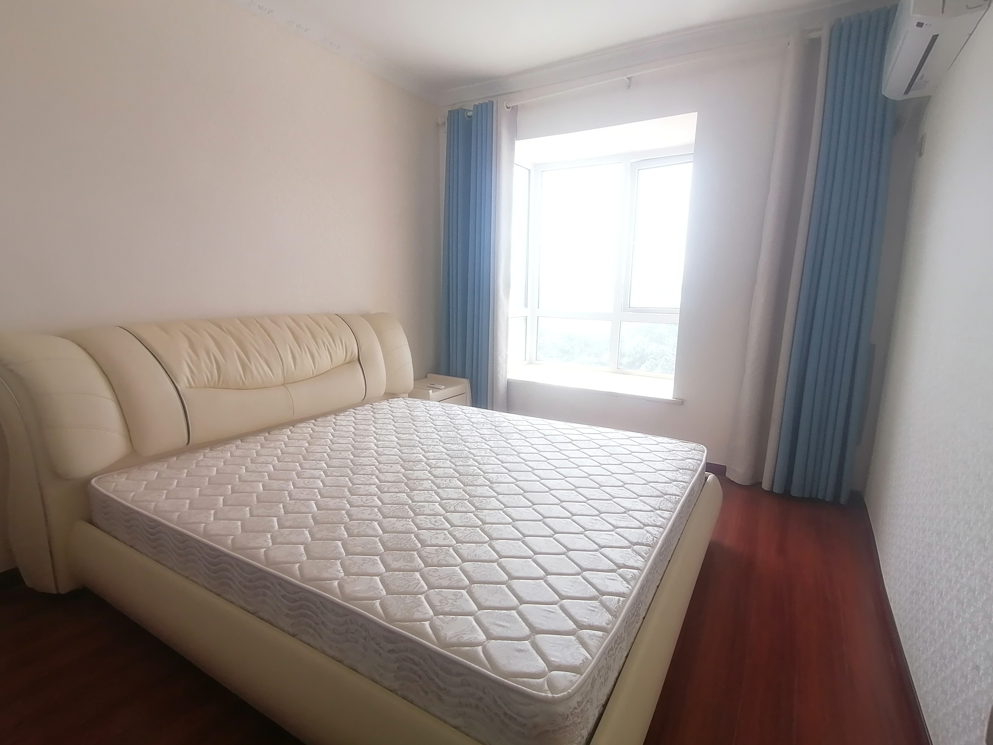 一中对面翰墨苑精装修直接楼层家具家电齐全拎包入住证满2年