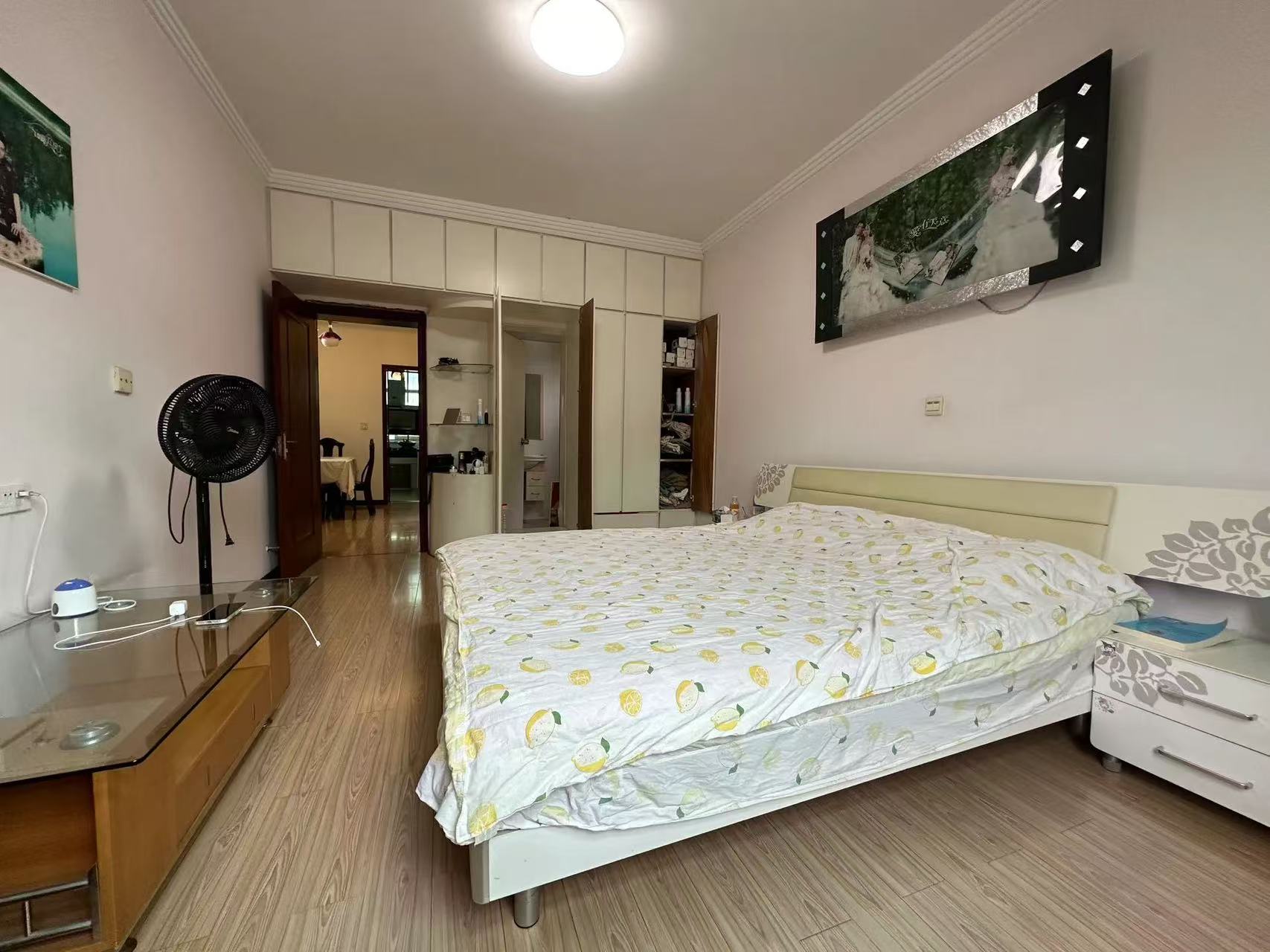 30w以内，步梯3楼，成色很新，精装三房，价格可谈