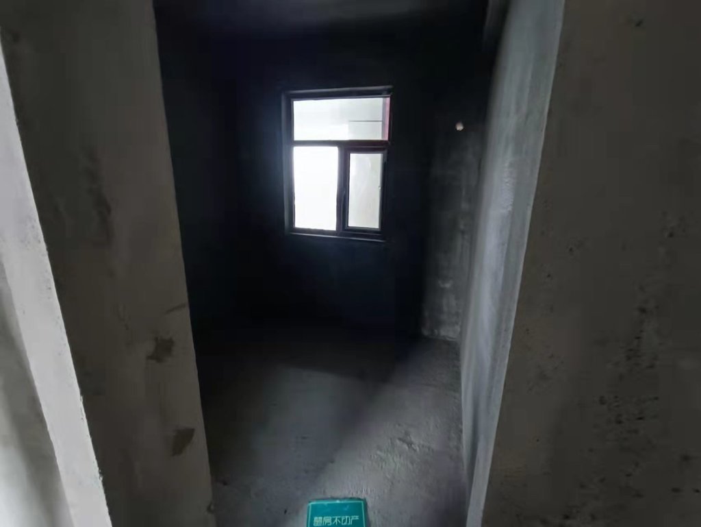 风和日丽.毛坯三房.下楼就是學笑.看房方便