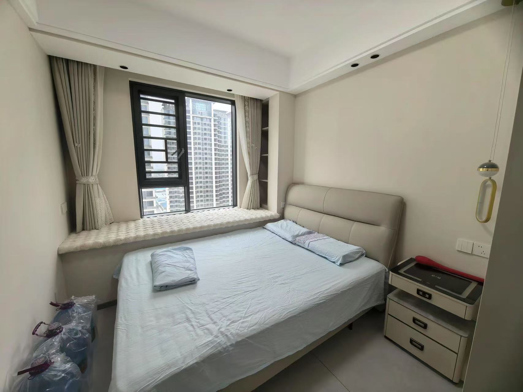 亏本出售，捡漏！风和日丽，精装三房，带一个地下车位，好楼层，证满二年，