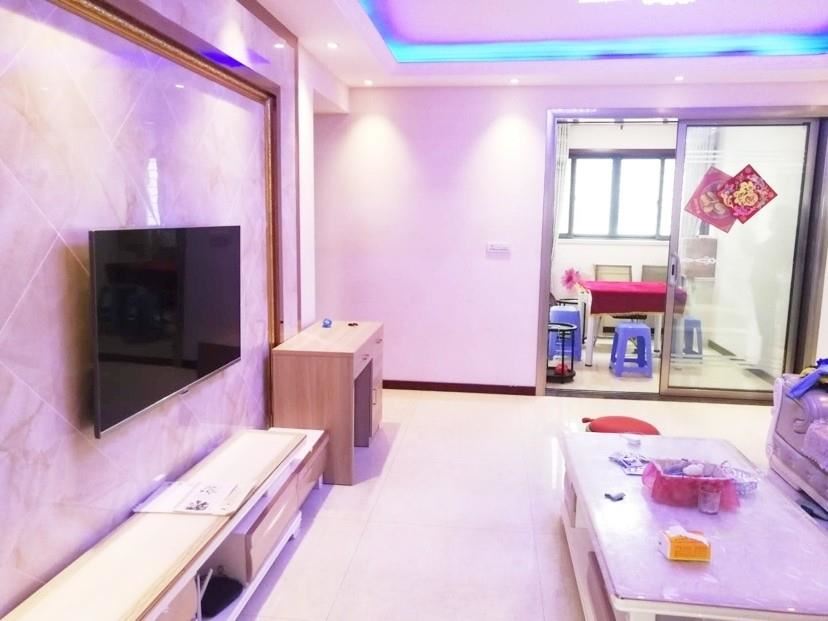 和合国际精装三房，装修的房子只卖毛坯的价钱，电梯中间楼层证满两年看房方便