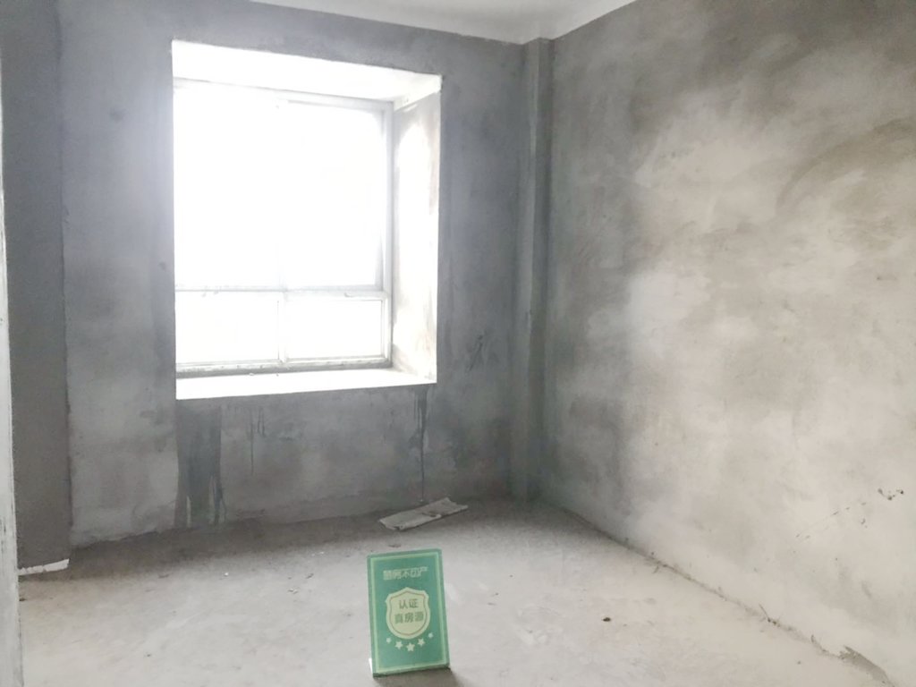 南城新区明珠新城毛坯小三房证满二电梯边户采光很好视野很好