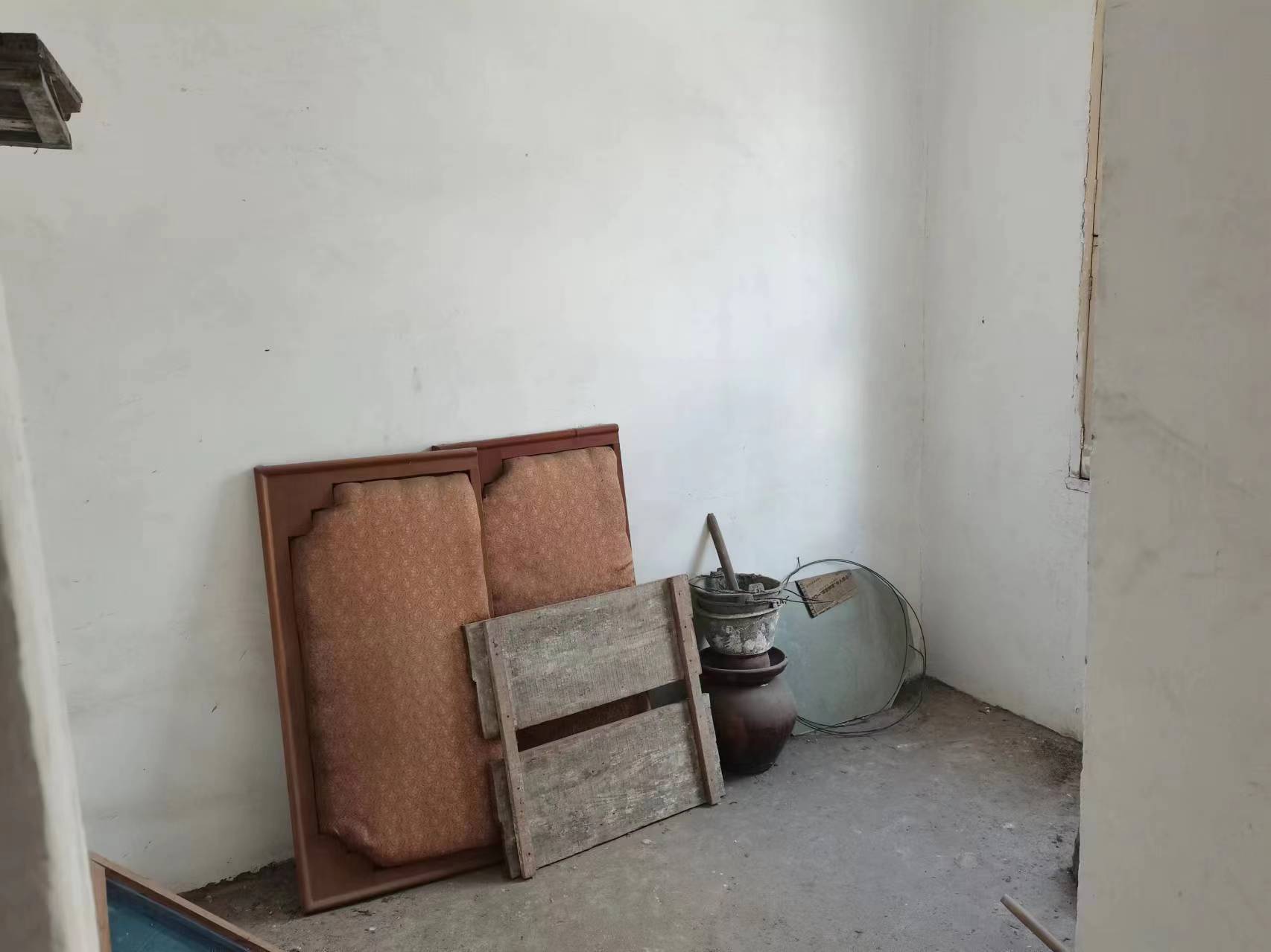 黄荆小区私房.房子有不动产证.证件满二.看房方便