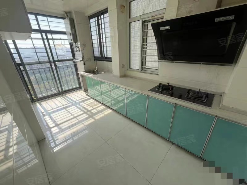 降价了，急售，一中对面，翰墨苑，电梯小高层，好楼层，一口价50万，精装三房，单价4400，