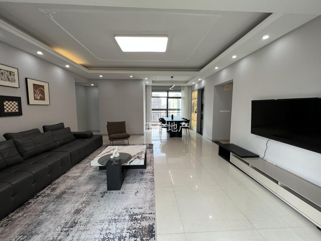 城南，忆美国际公馆，精装大四房，电梯5楼，装修成色新，单价4字出头，证满二