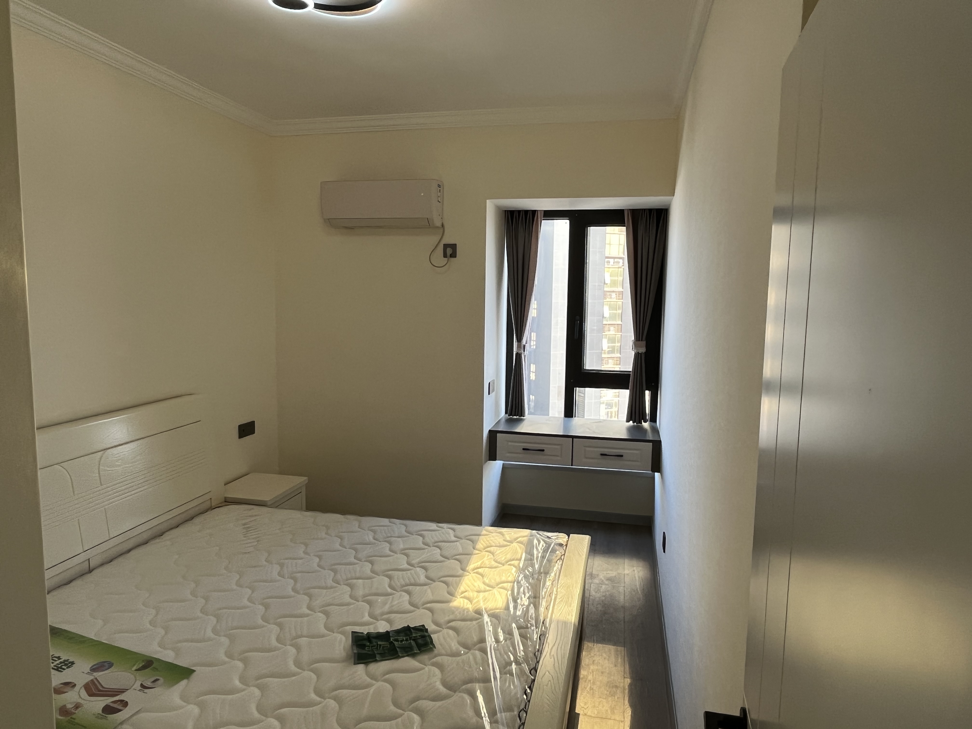 新天地国际广场全新装修楼层 自住都可以下楼就可以吃喝玩乐