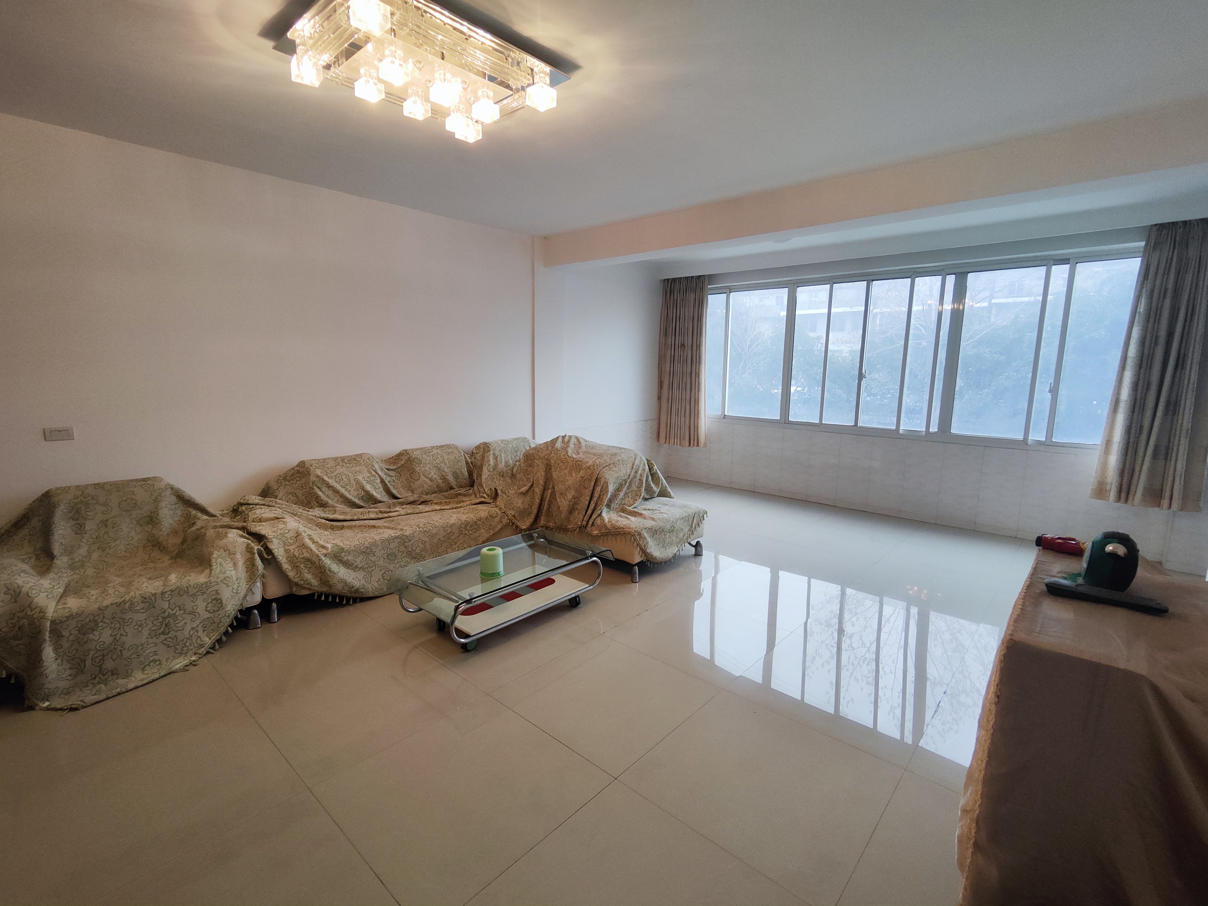 恒迪附近不动产单位宿舍带地下室前面无遮挡停车方便闹中取静看房方便