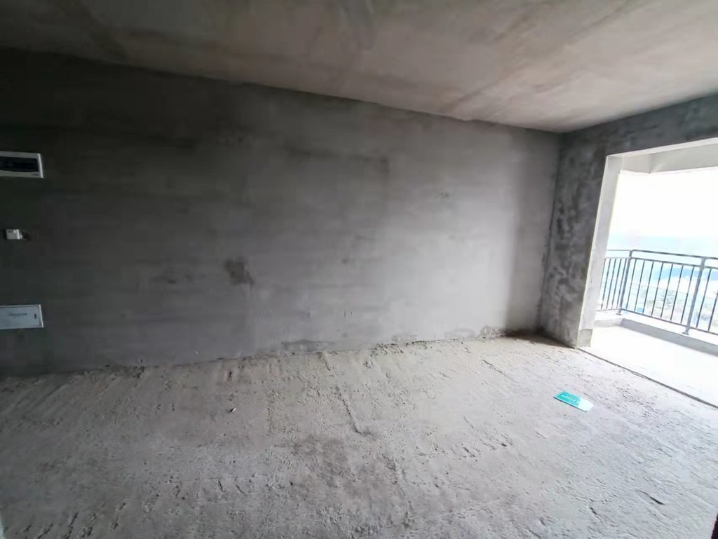 风和日丽.毛坯三房.下楼就是學笑.看房方便