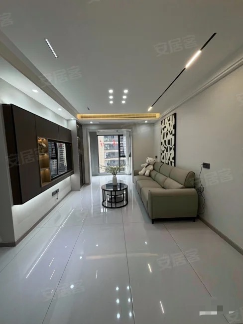 森林国际城·北苑，中间好楼层，全新精装3房2卫，品牌家具家电 ，一天未住，诚心出售