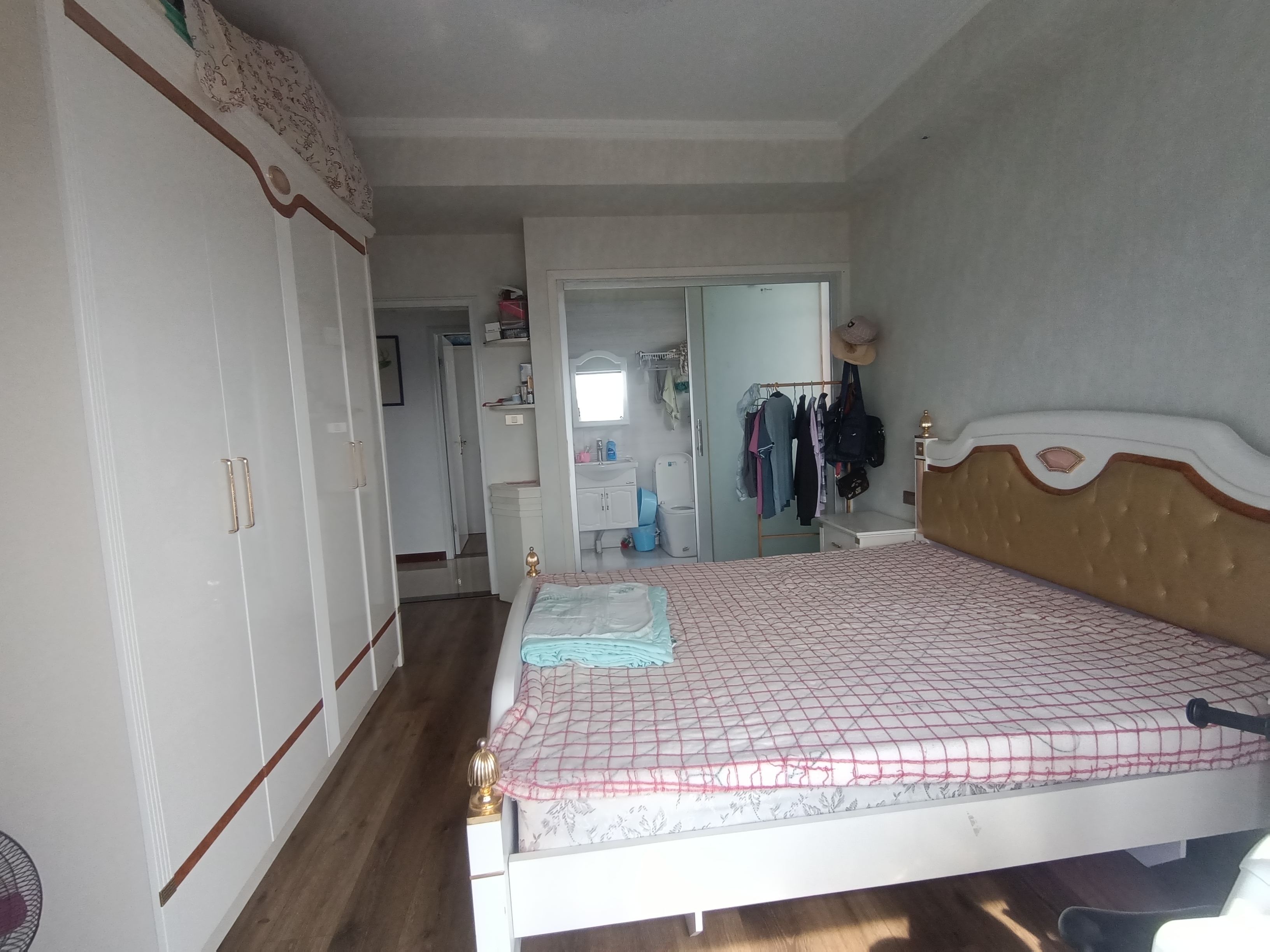 时代广场车站旁精装三房下楼菜场方便狠诚意出售