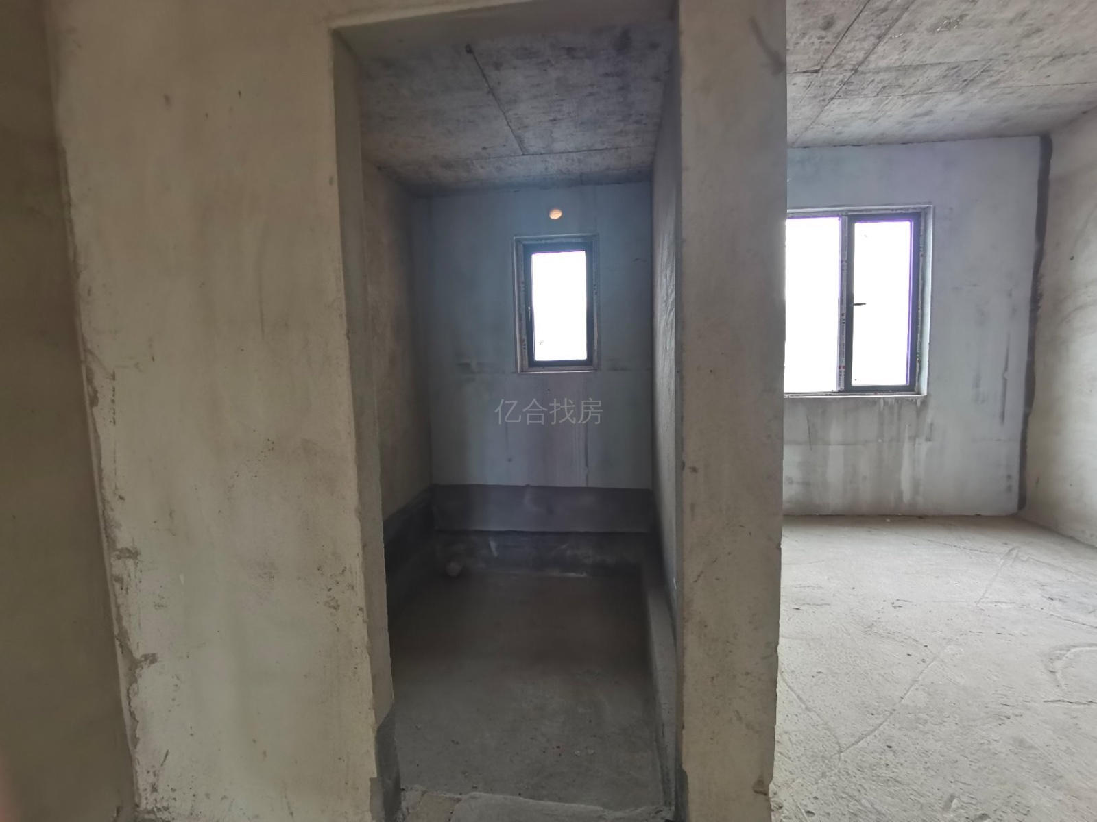 业主诚心出售，环球忠心，电梯好楼层，三开间朝南