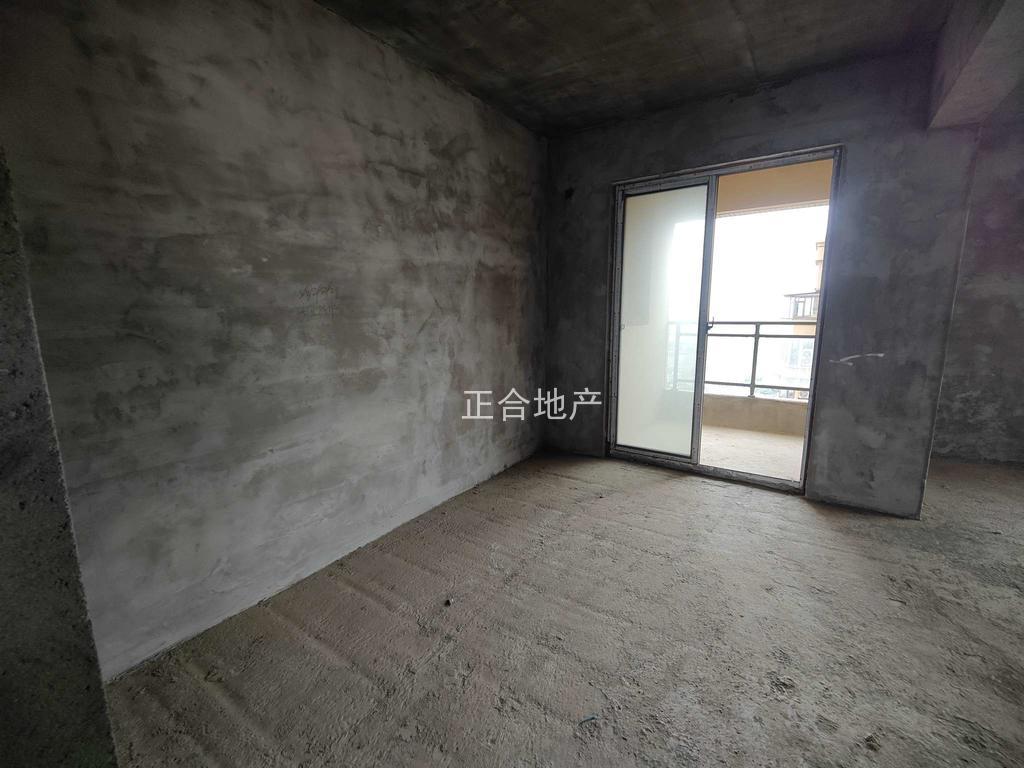 房东亏本出售，御台公馆，单价4700不到，电梯22楼，证满二