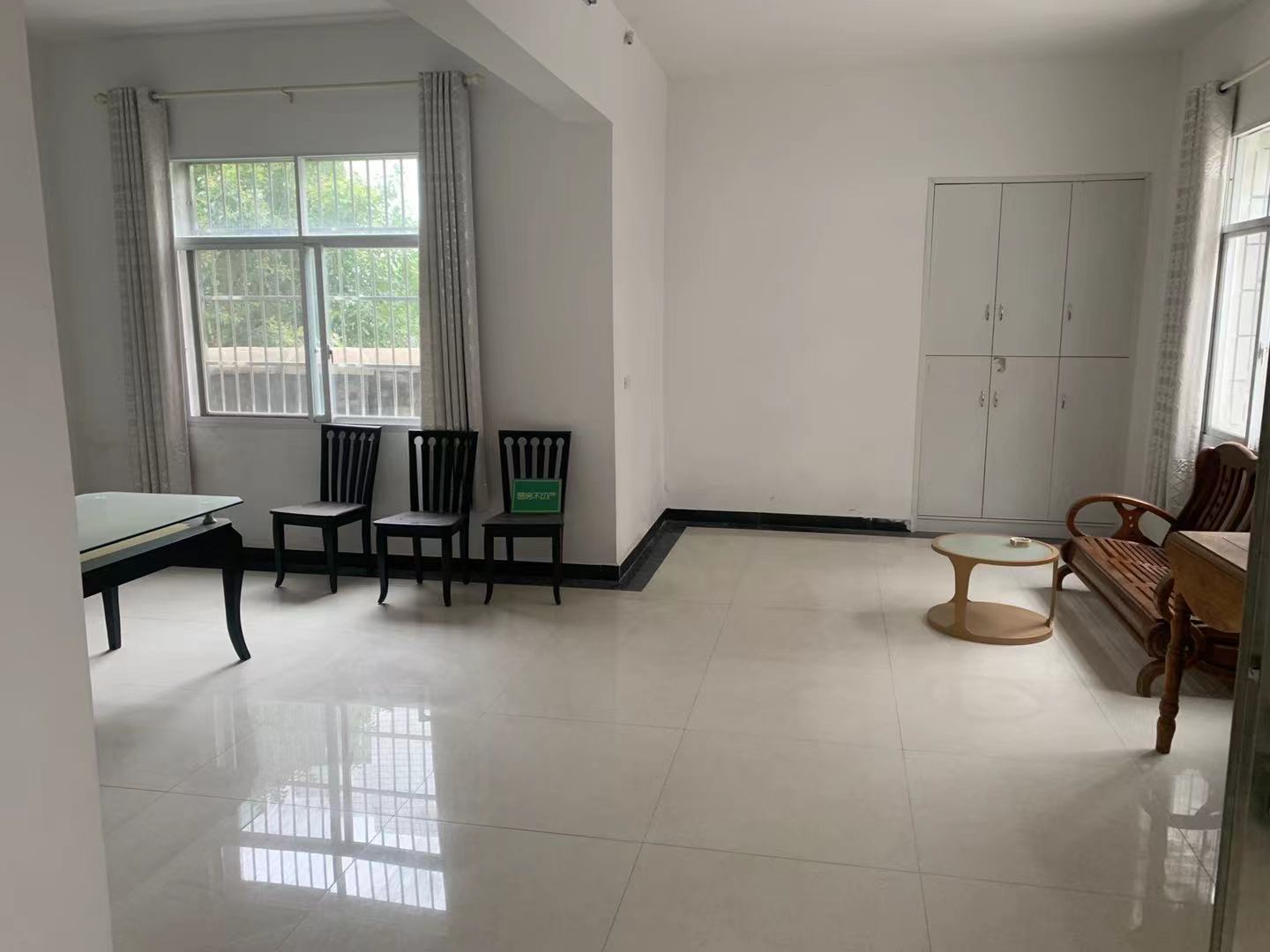 梧桐苑旁边私房260平，成色新