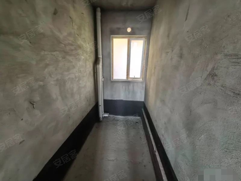 城南，银孚领秀城，单价4400，证件满二顶楼，全人车分流，证满二