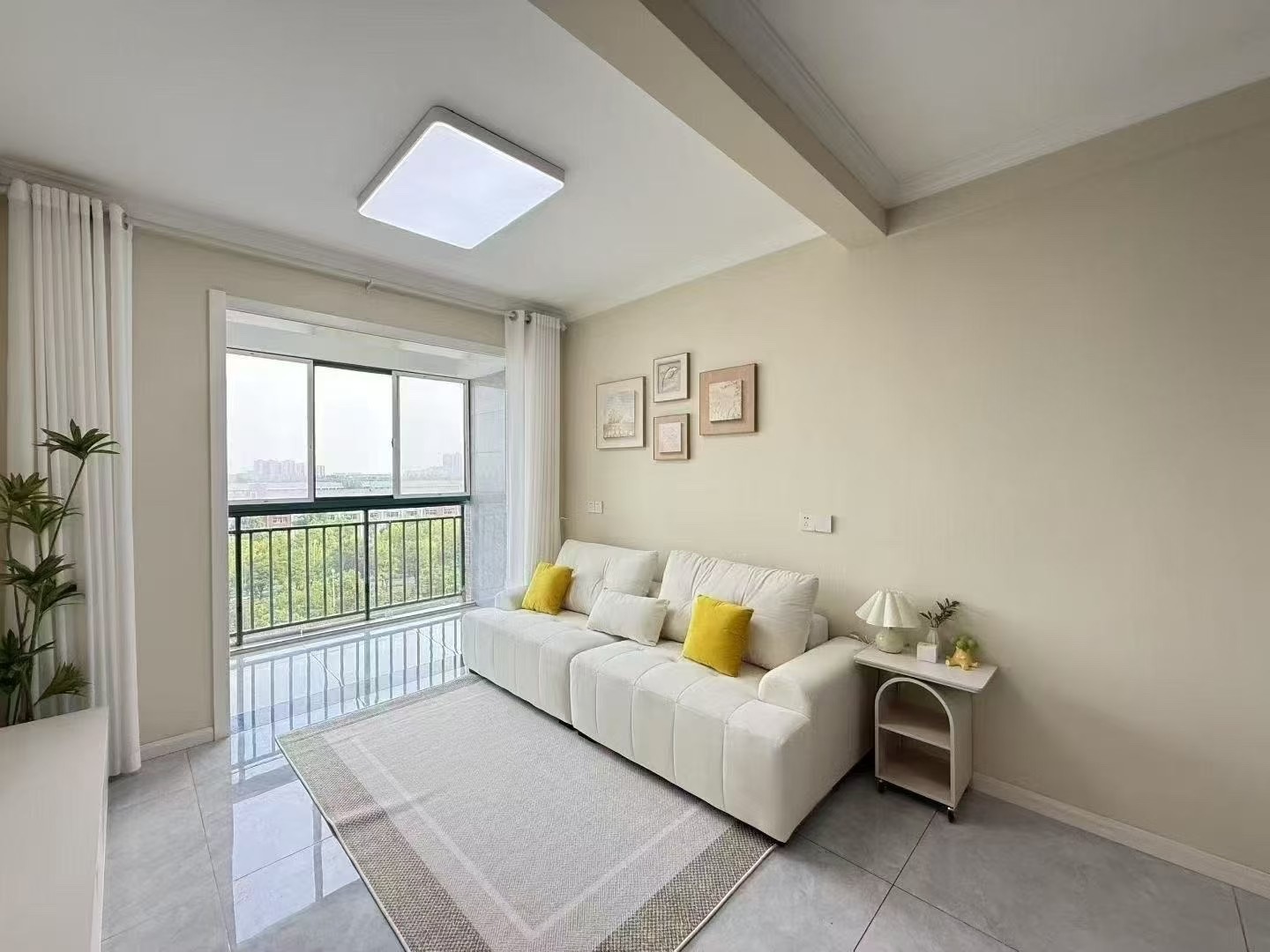 一中对面，电梯好楼层，精装2房2厅1卫，证满二，装修新，看中可以谈