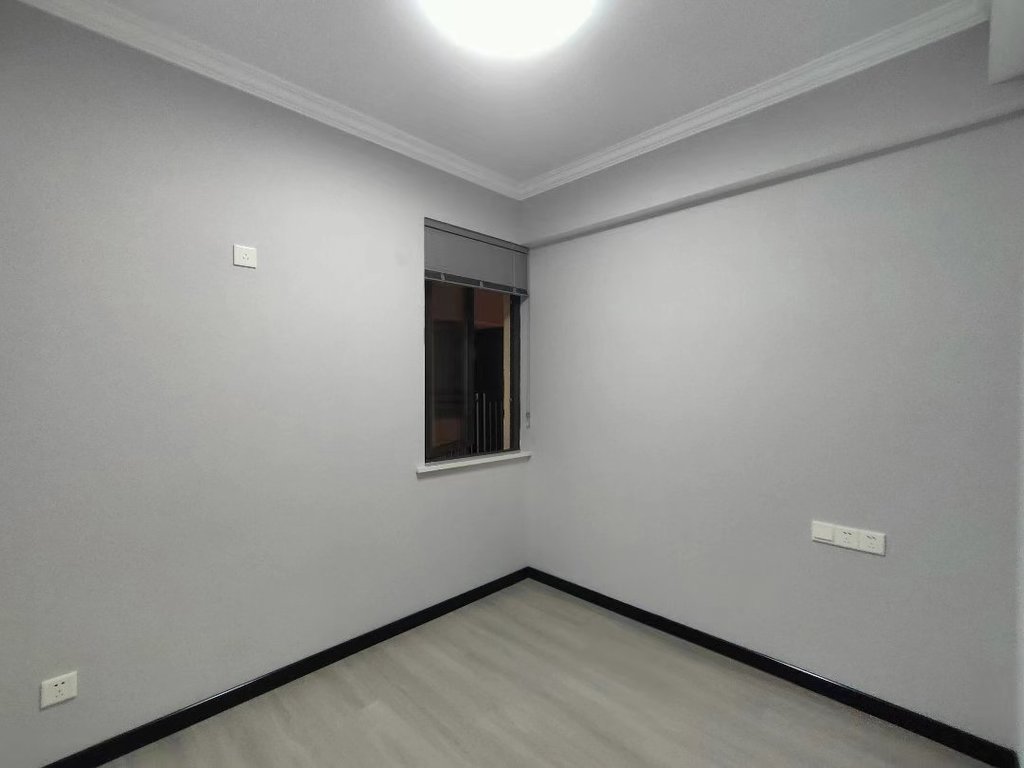 祥生观澜府.天然氧吧小区.全新装修三房两卫.证件满二.看房方便