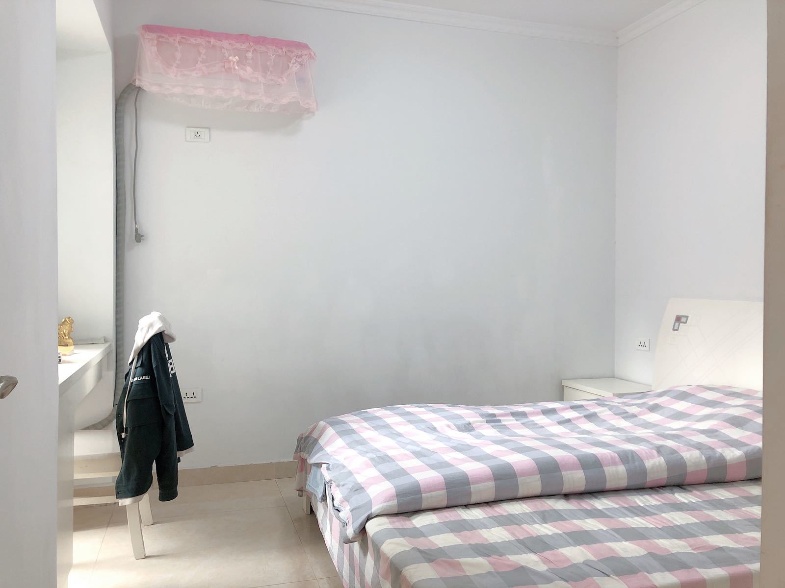 漫城林语，3室2厅1卫精装修保养完好优价出租拎包即住！