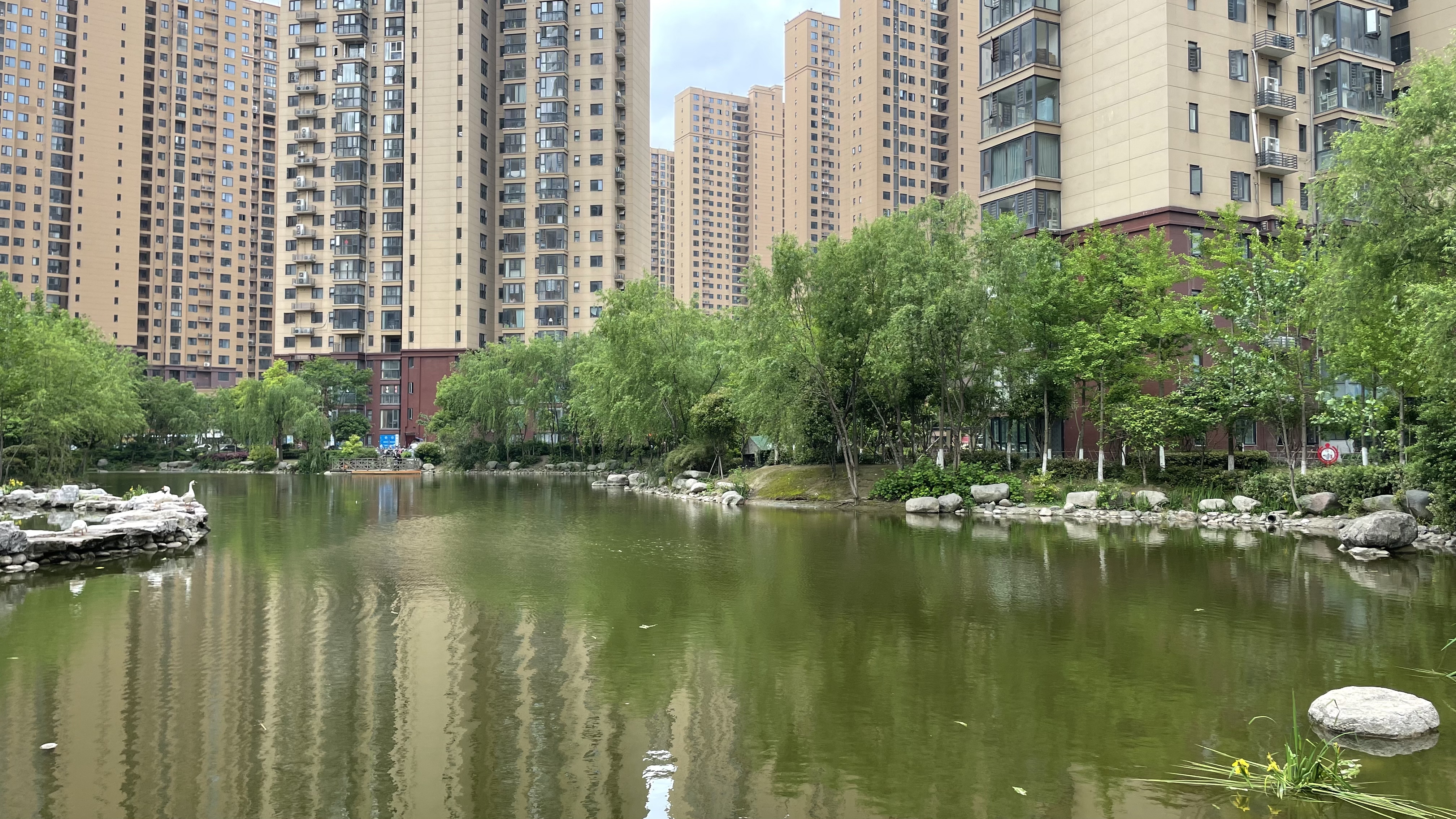 满庭春192平大平层毛坯湖景房没有不喜欢的道理带车位