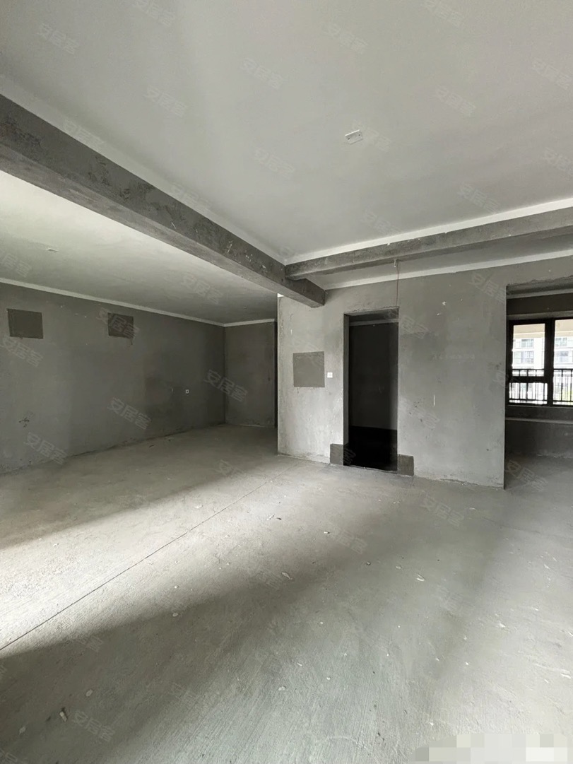 城南，降价了，吾悦华府现房，单价4700，经典小三房