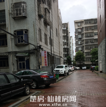 再降价地段好，交通便利，地下室出售8万