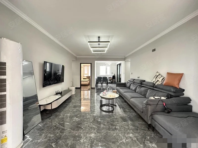 城西，满庭春，精装四房两卫，单价5100，证件满两年，家具家电全送