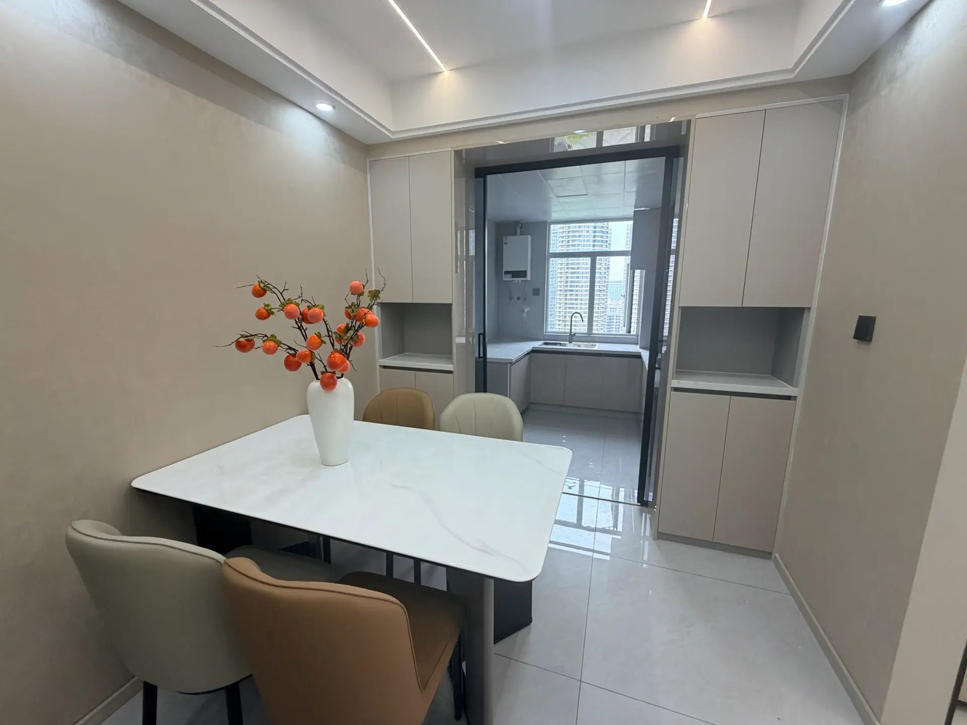 城南，天诚缘，电梯15楼，全新精装三房二卫，证满二，业主诚心出售