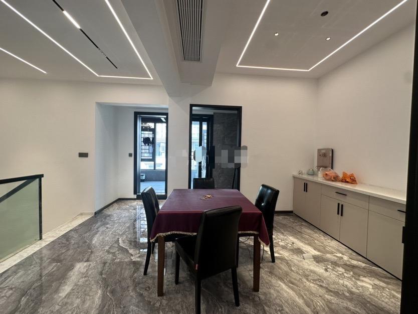 房东亏本出，祥生毫华别墅，全屋地暖，品牌装修，证满二