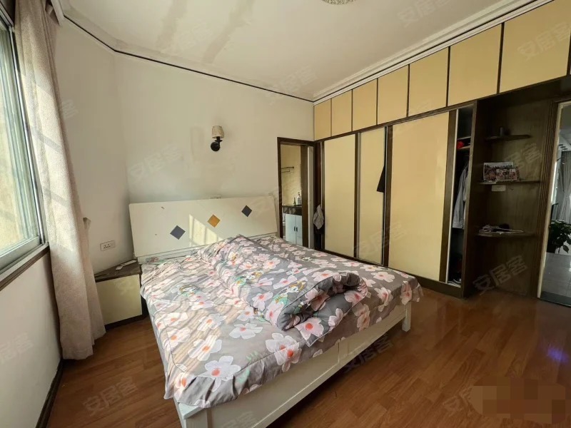 184，德政园香榭里，步梯2楼，采光户型好，送4个平方车库，精装三房