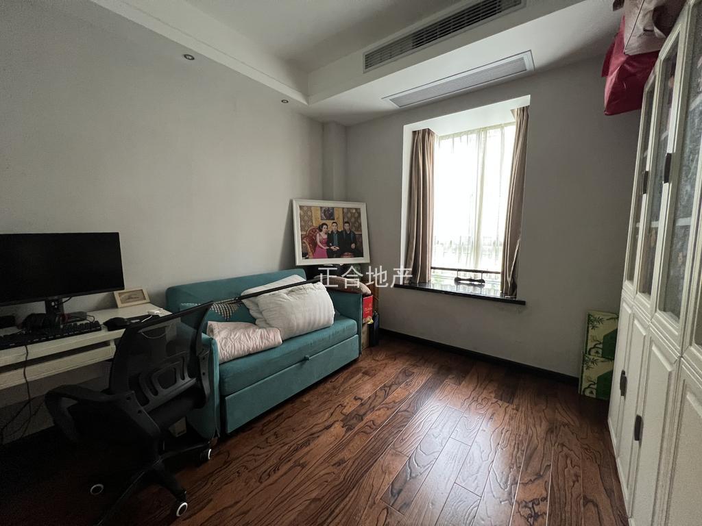 上林仙苑，花园面积300平（全市为一），全屋品牌装修，大金空调，全屋地暖等，满五，送车位