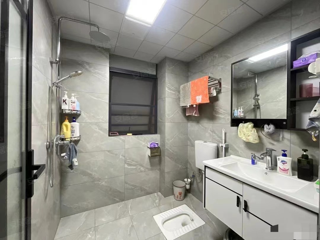 94，康湾一品,，精装三房，毛坯价格！​9.9成新，证满二，南北通透，手慢无